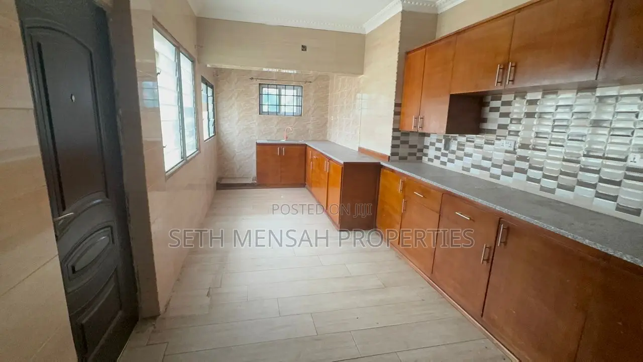 6 Bedroom House for Sale at Achimota Mile7