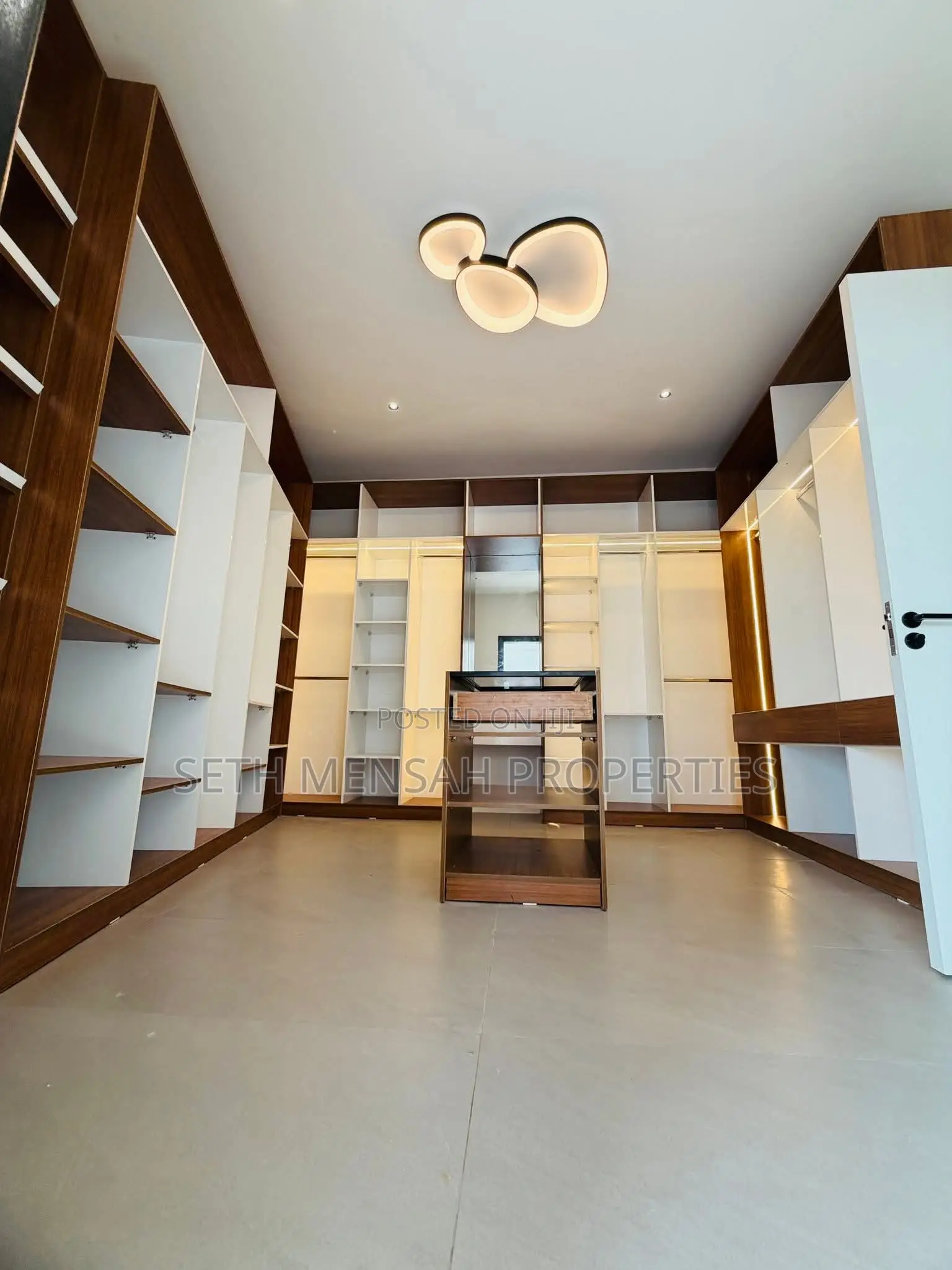 4bdrm House in 4 Bedroom House For for sale