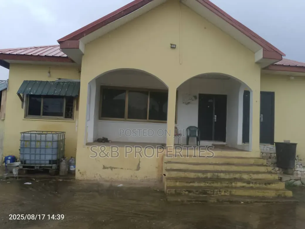 5bdrm House in Kwabenya for sale
