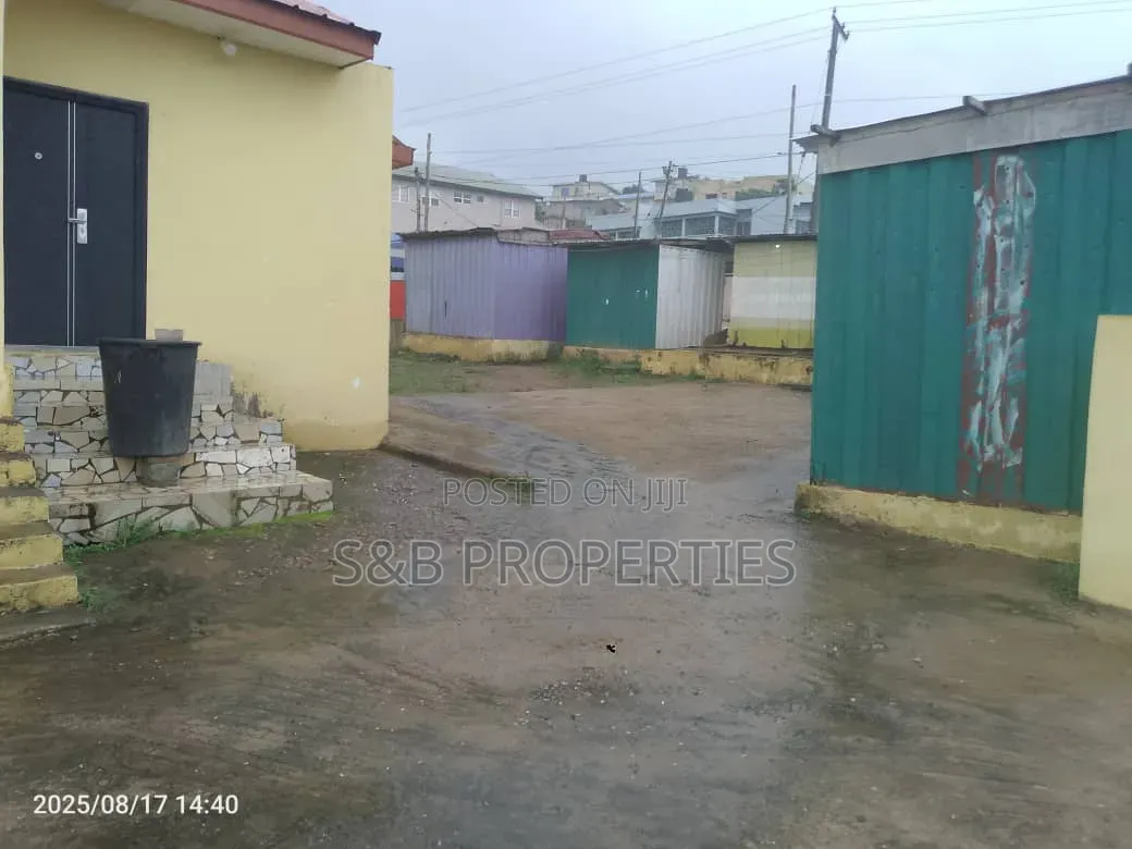 5bdrm House in Kwabenya for sale