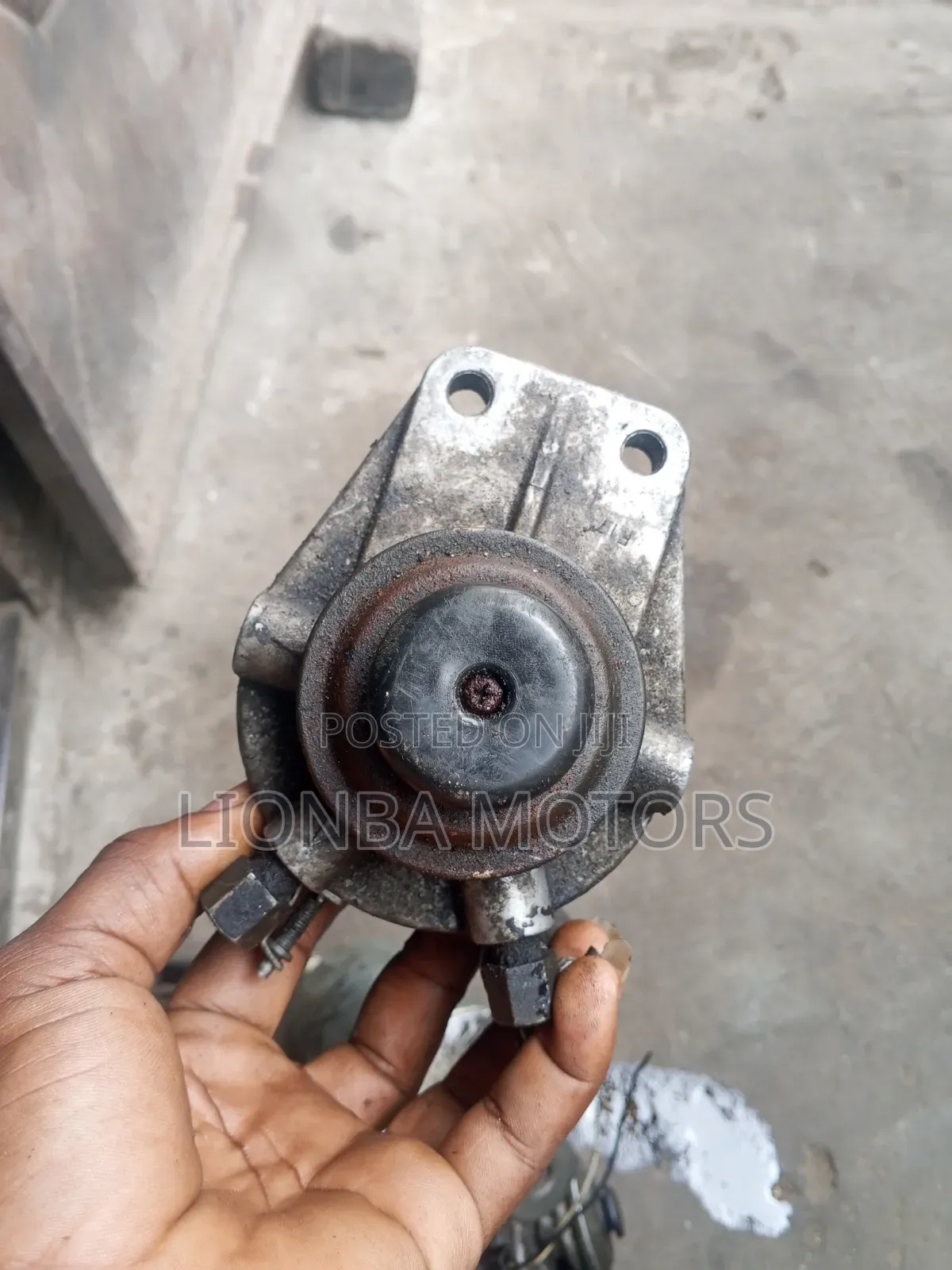 Hyundai Grace Hand Pump