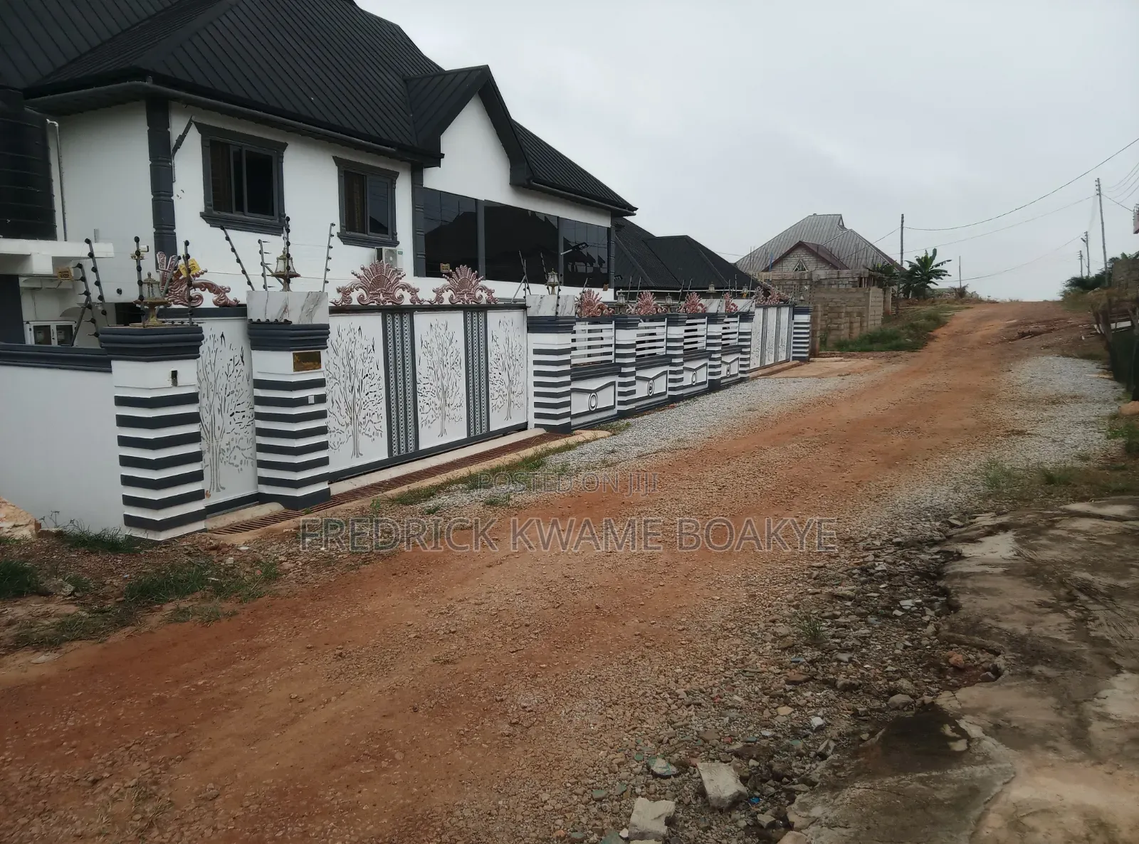 10bdrm Mansion in Brother K Estate, Kumasi Metropolitan for rent