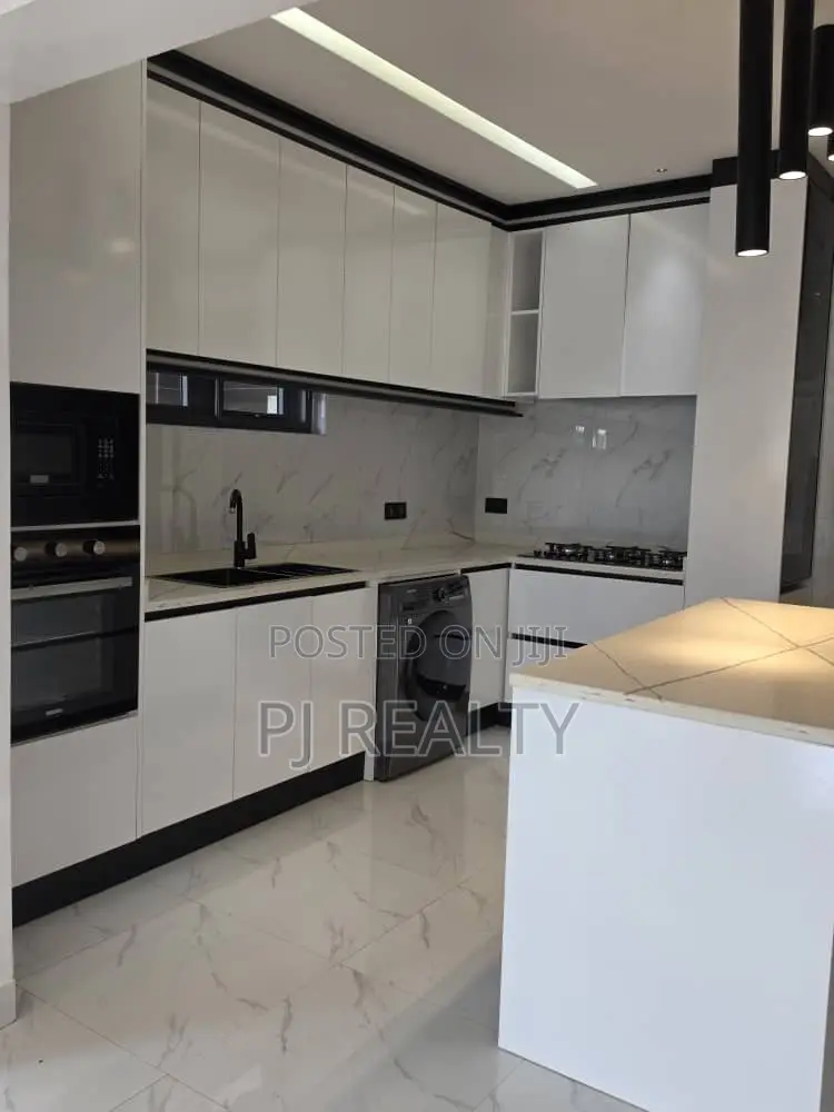 4bdrm House in Adenta for sale