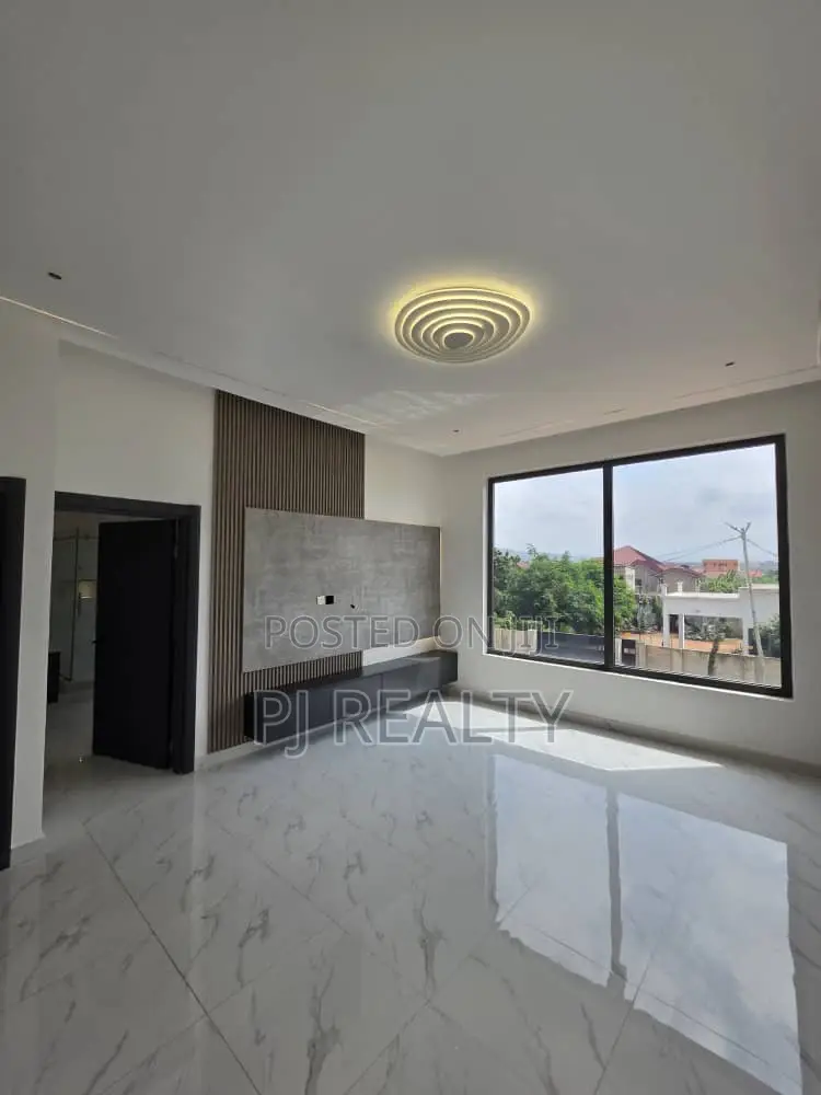 4bdrm House in Adenta for sale