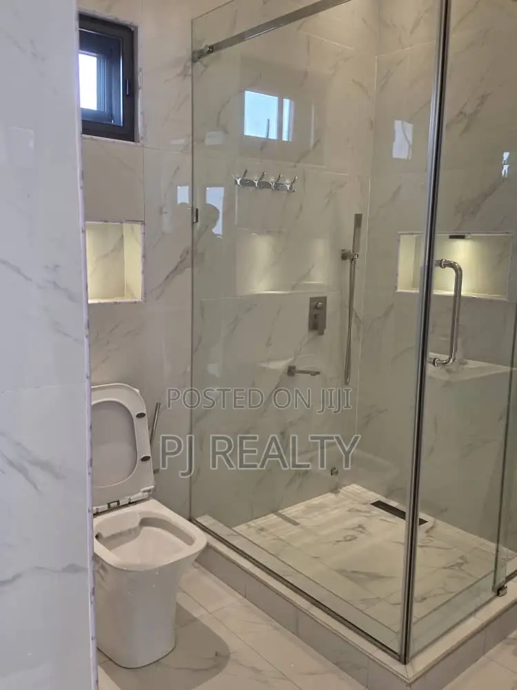 4bdrm House in Adenta for sale