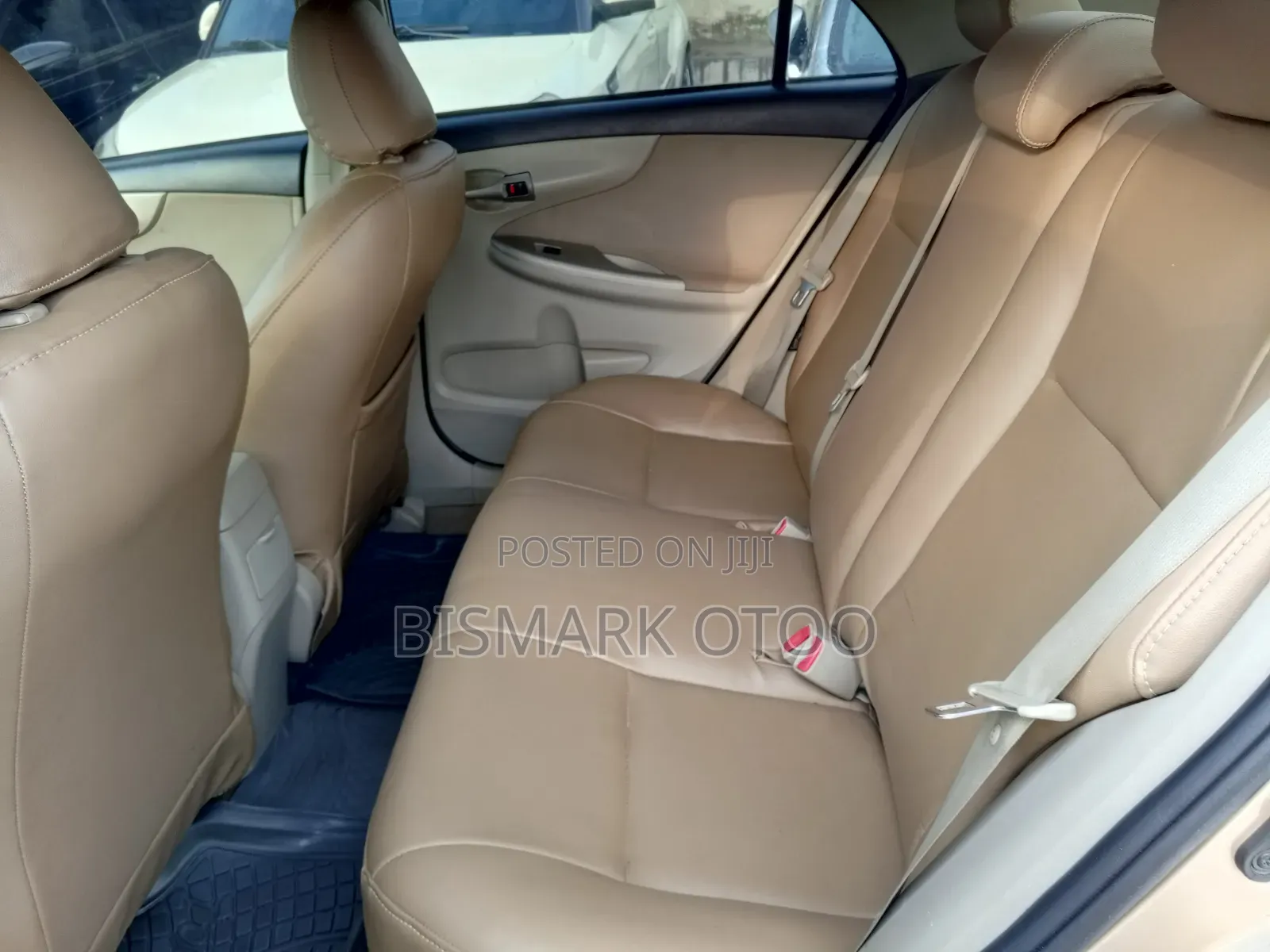 Toyota Corolla 2013 Gold