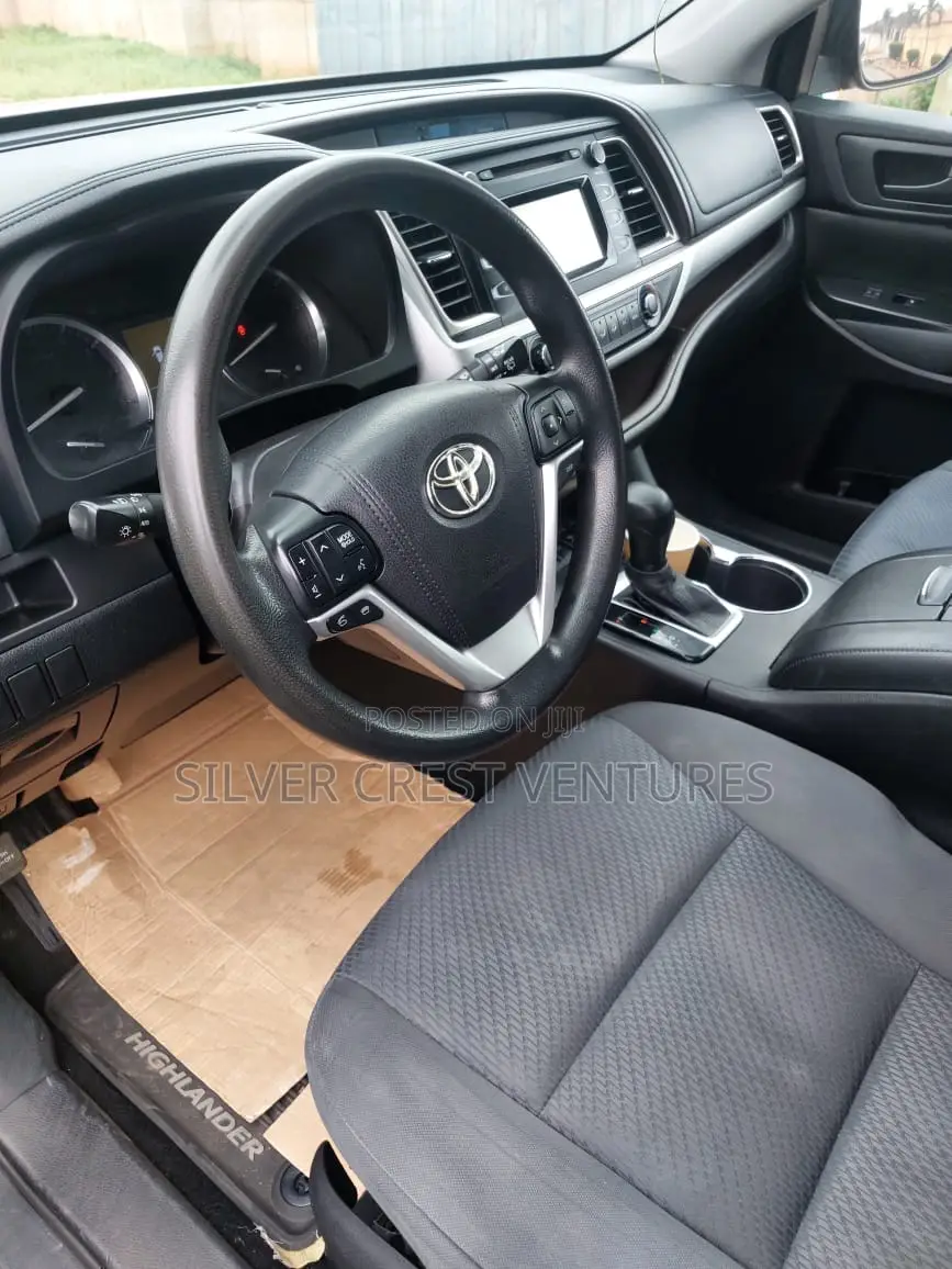 Toyota Highlander LE V6 4x4 (3.5L 6cyl 6A) 2016 Burgundy