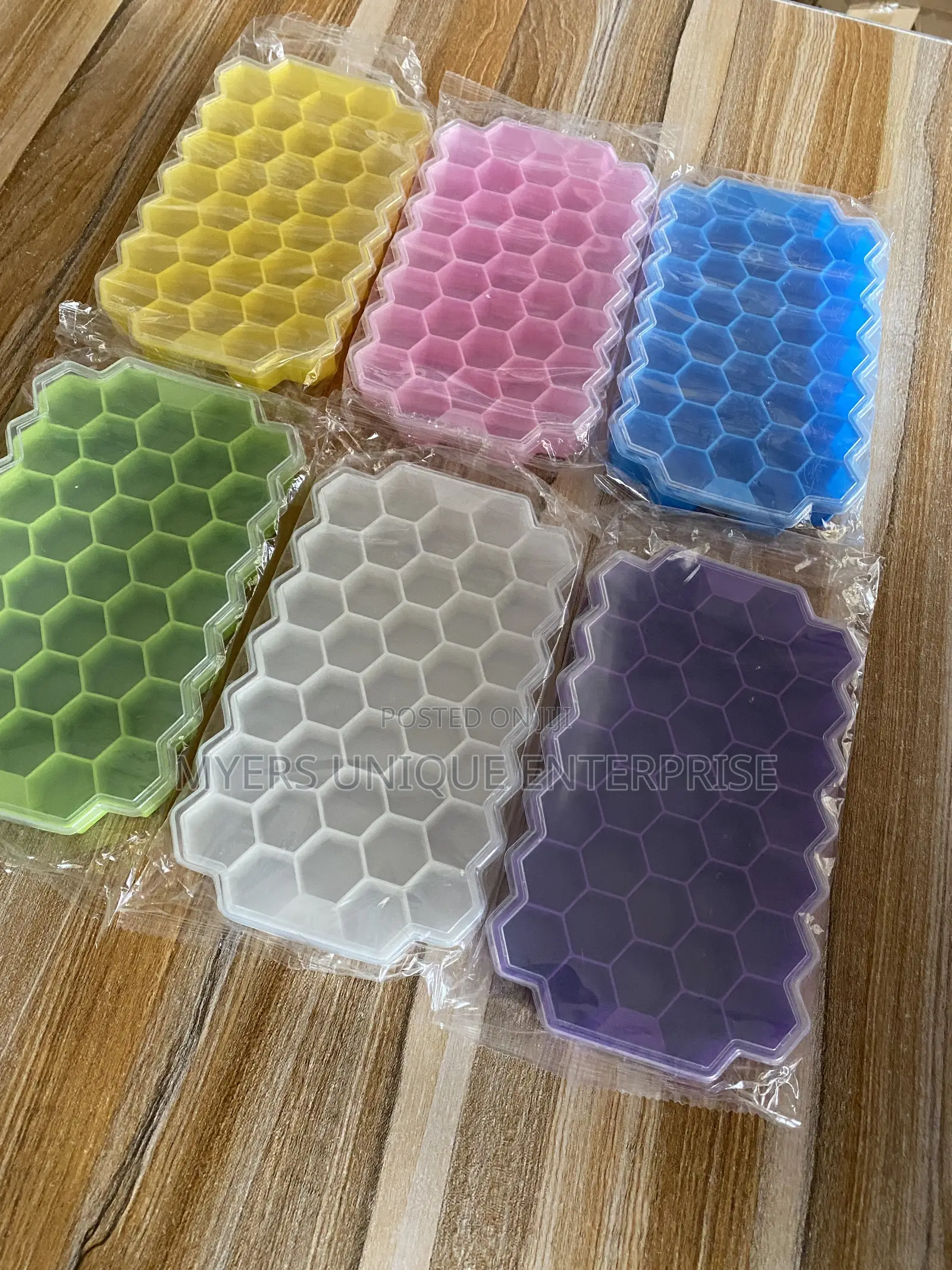 Easy Release Ice Cube Tray With Lid