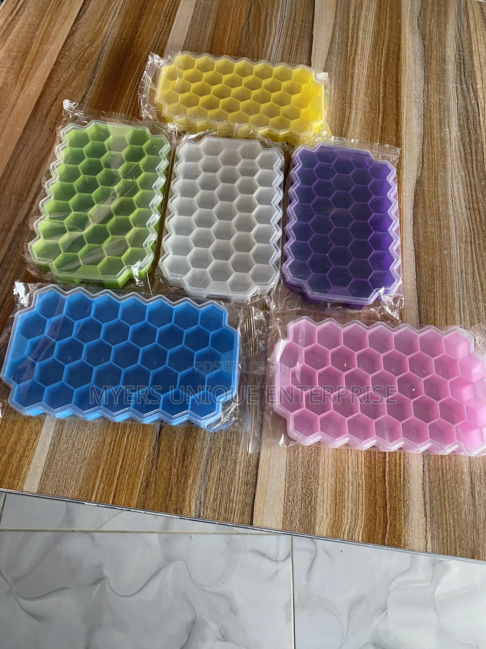 Ice Maker Tray With Dust Proof Lid
