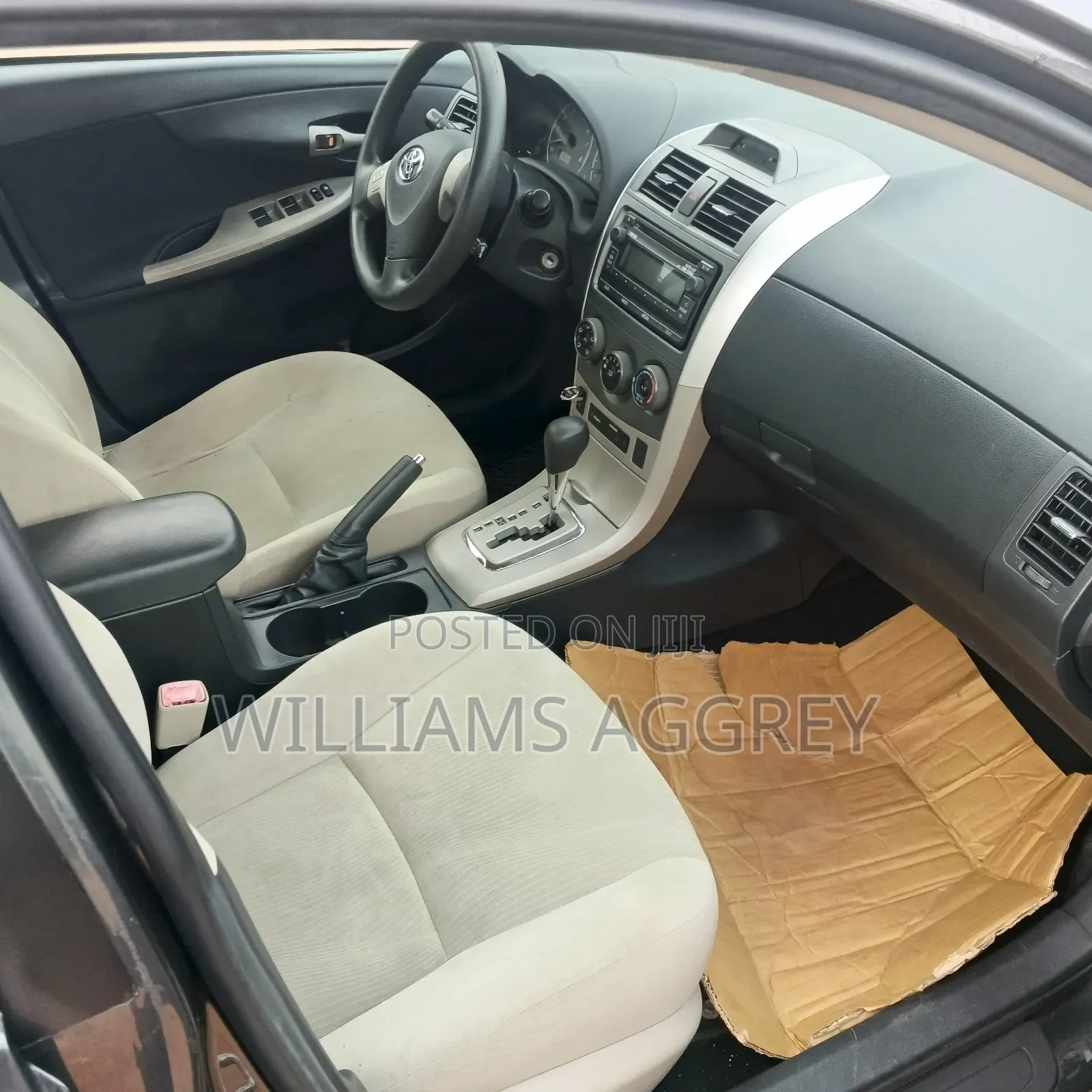 Toyota Corolla LE 4dr Sedan (1.8L 4cyl 4A) 2013 Gray