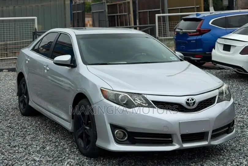 Toyota Camry SE Sport 4dr Sedan w/Prod. End 11/13 (2.5L 4cyl 6A) 2014