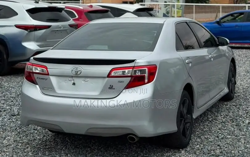 Toyota Camry SE Sport 4dr Sedan w/Prod. End 11/13 (2.5L 4cyl 6A) 2014