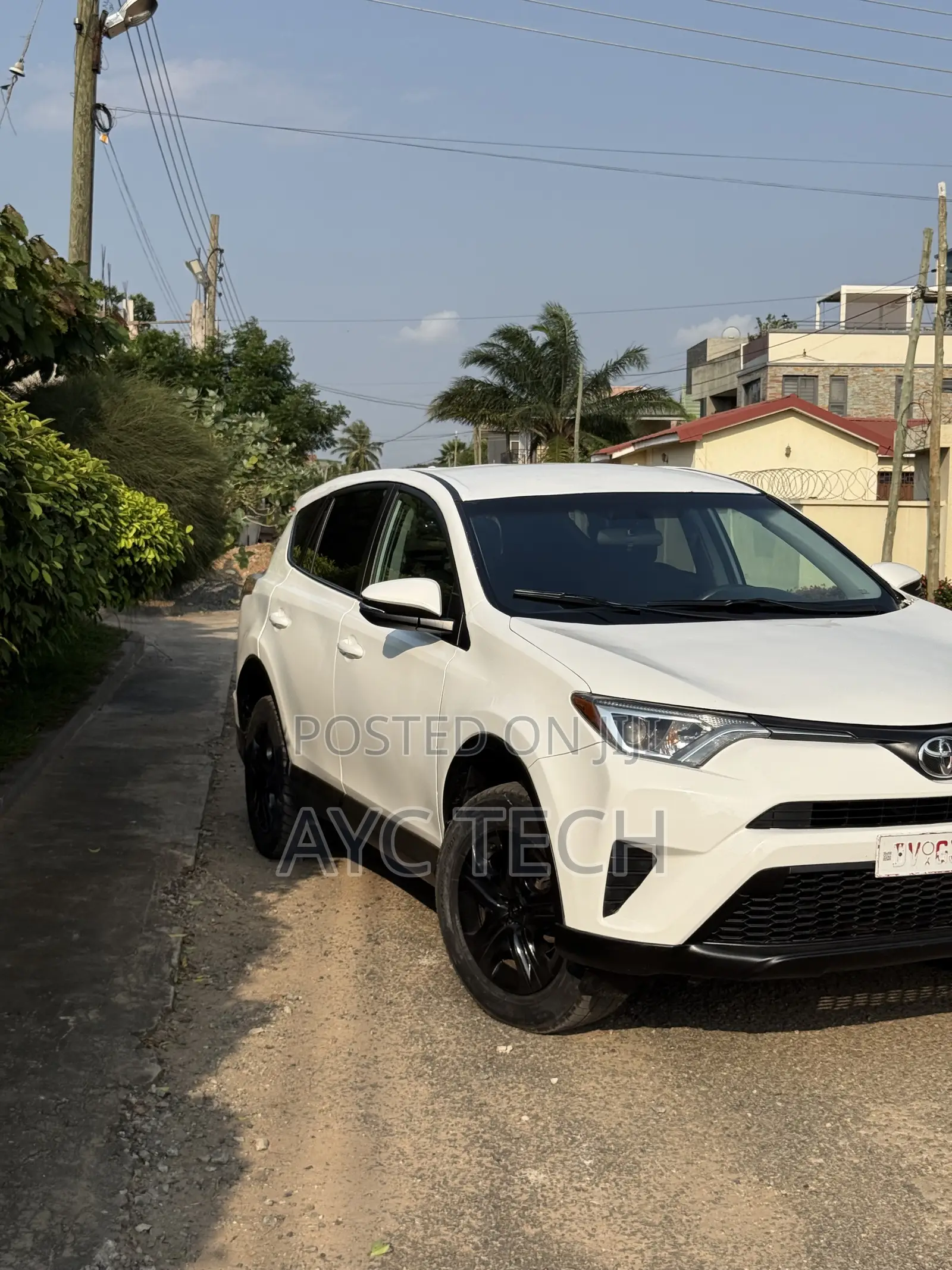 Toyota RAV4 LE Front-wheel Drive (2.5L 4cyl 6A) 2016 White
