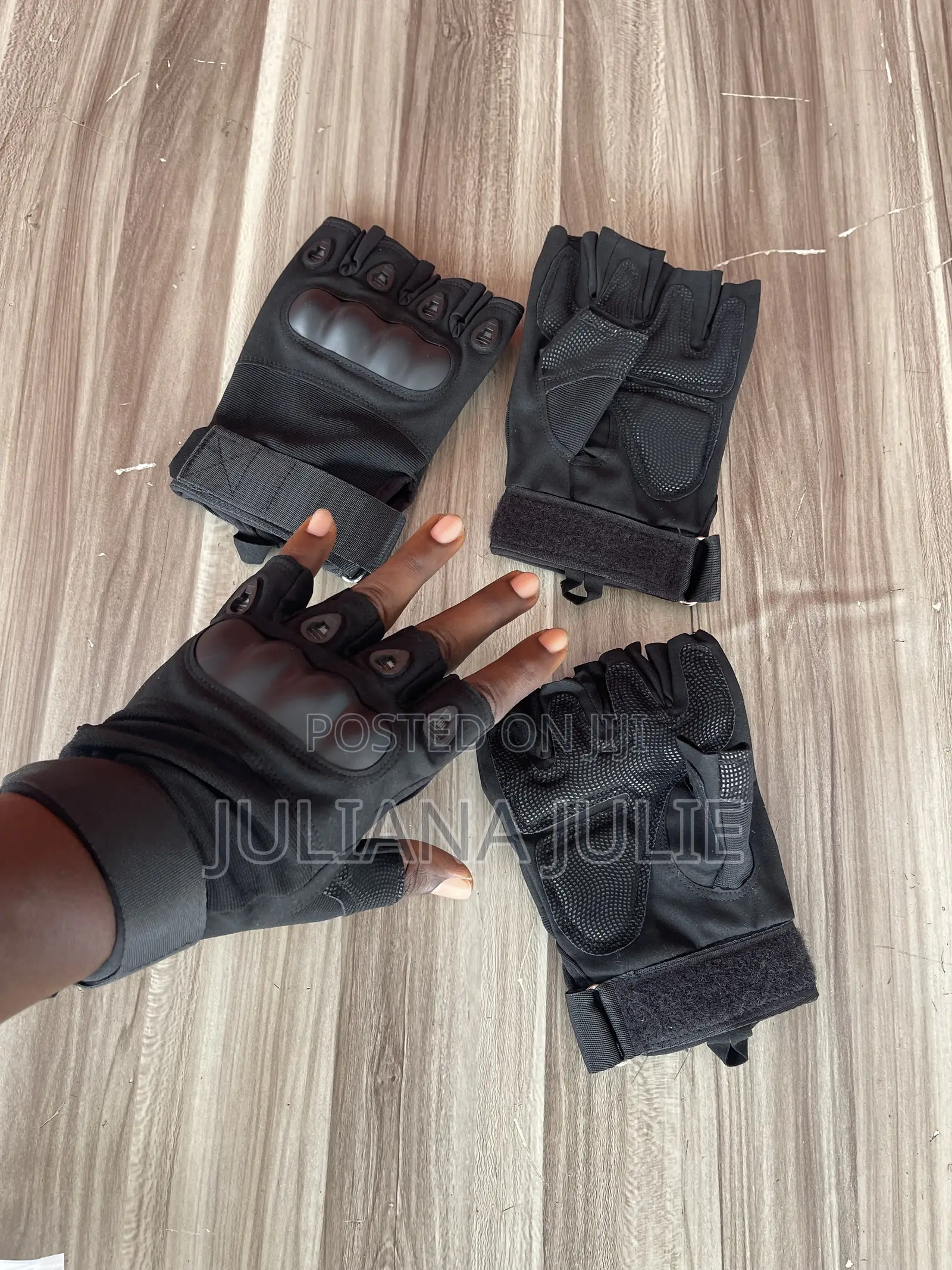 Original Gym Gloves Available at Cool Price