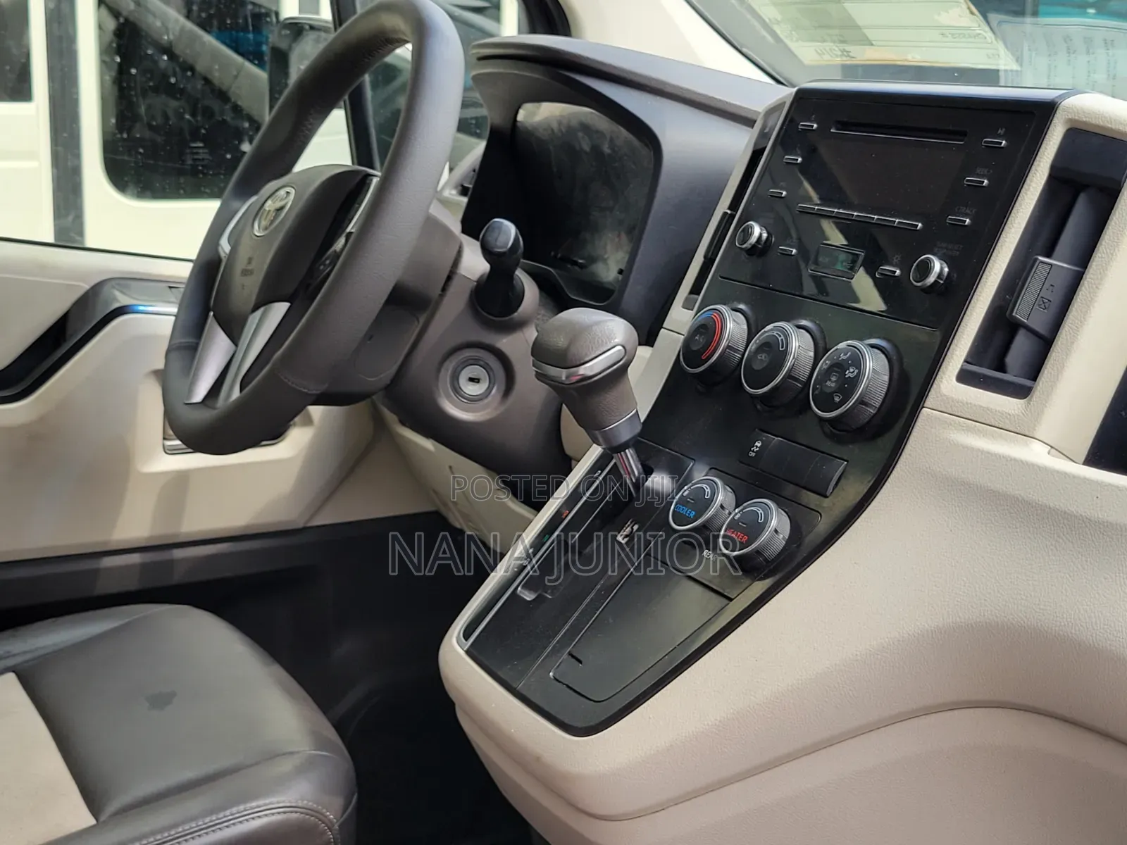 Toyota HiAce 2021 White