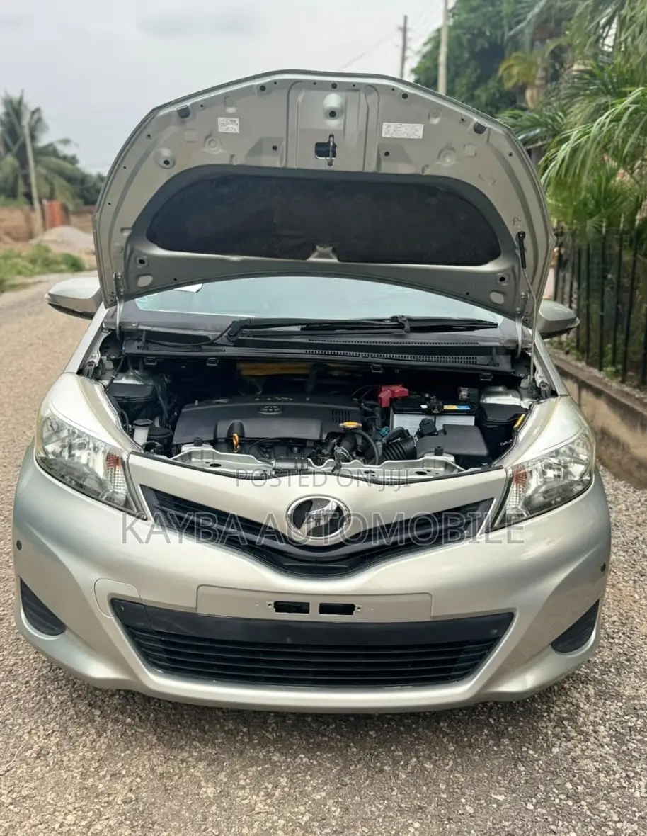 Toyota Vitz 2012 Gray