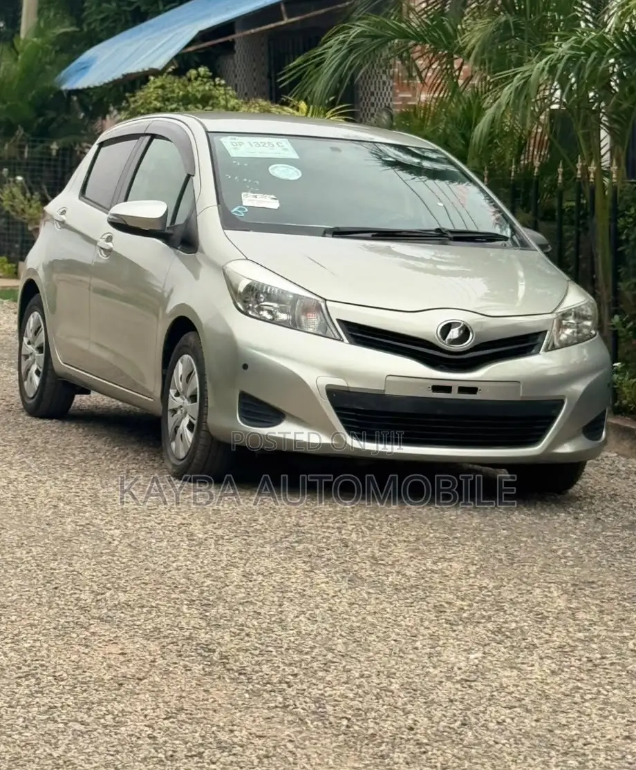 Toyota Vitz 2012 Gray