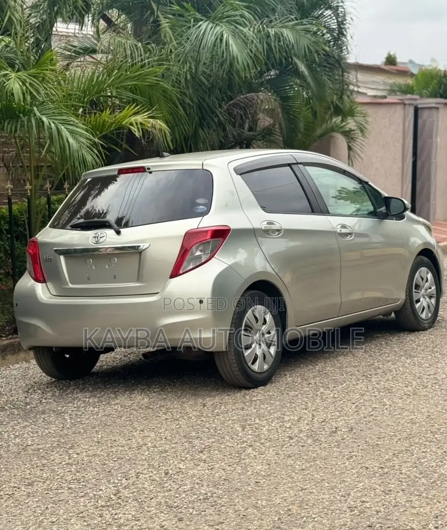 Toyota Vitz 2012 Gray