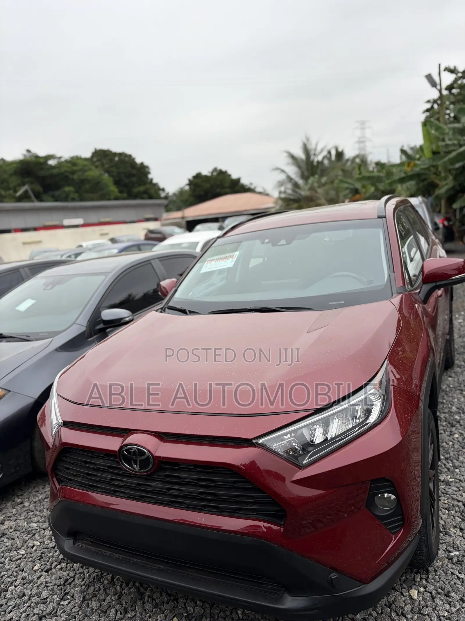 Toyota RAV4 XLE 2021 Red