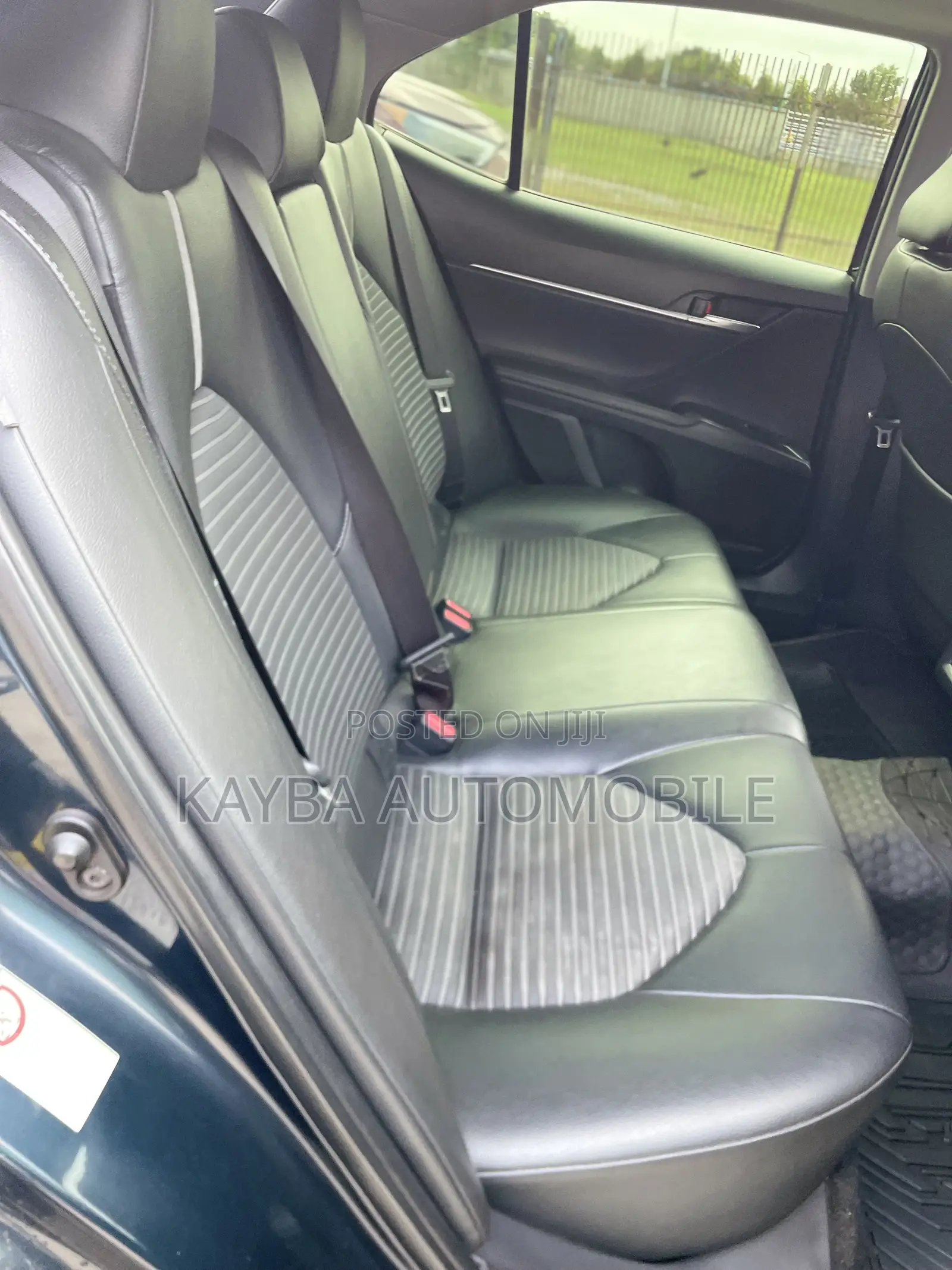 Toyota Camry SE FWD (2.5L 4cyl 8AM) 2018 Blue