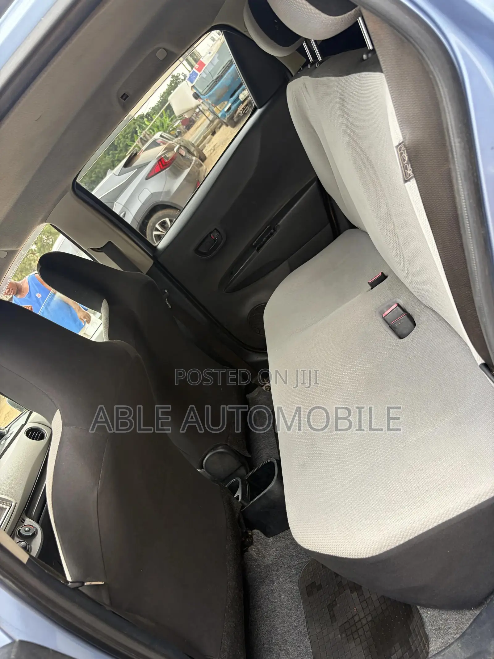 Toyota Vitz 1.0 FWD 3dr 2012 Blue
