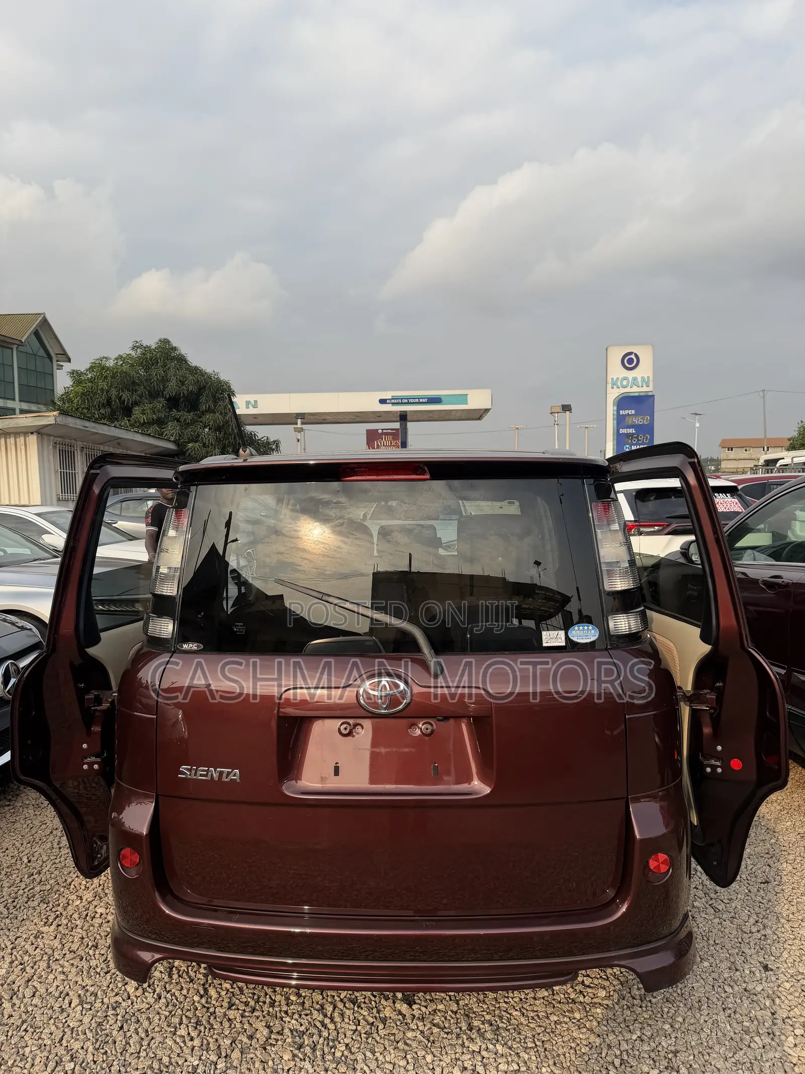 Toyota Sienta 1.5 FWD 2012 Burgundy