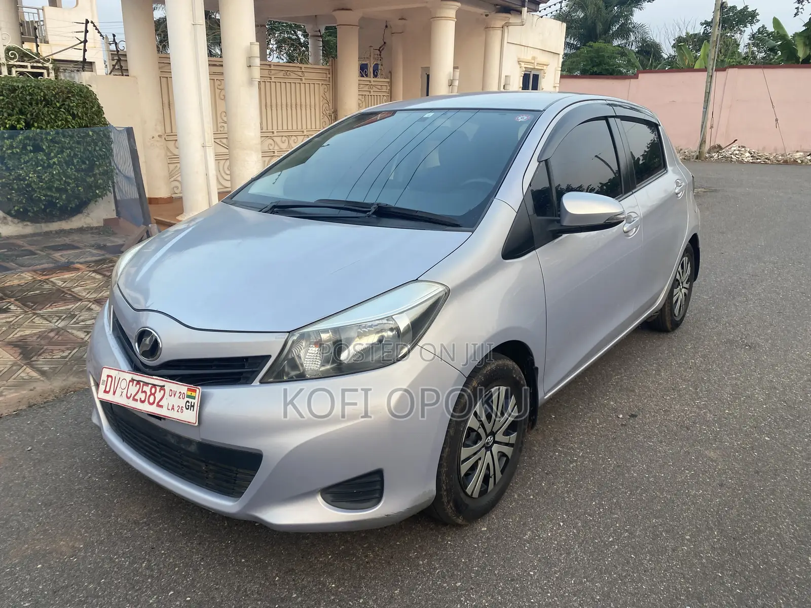 Toyota Vitz 2013 Silver