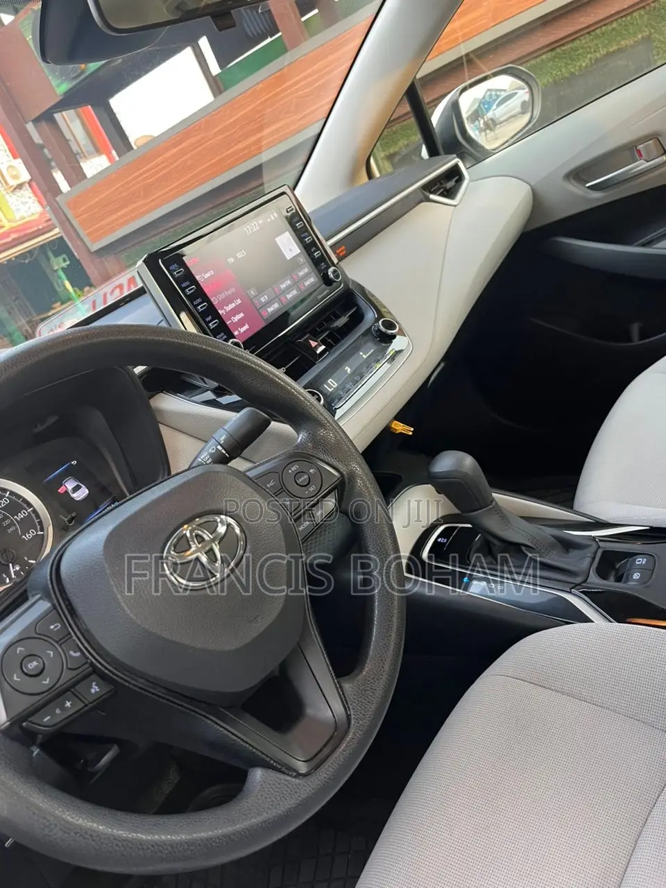 Toyota Corolla LE 2021 White