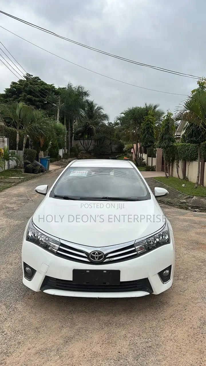 Toyota Corolla LE 4dr Sedan (1.8L 4cyl CVT) 2017 White