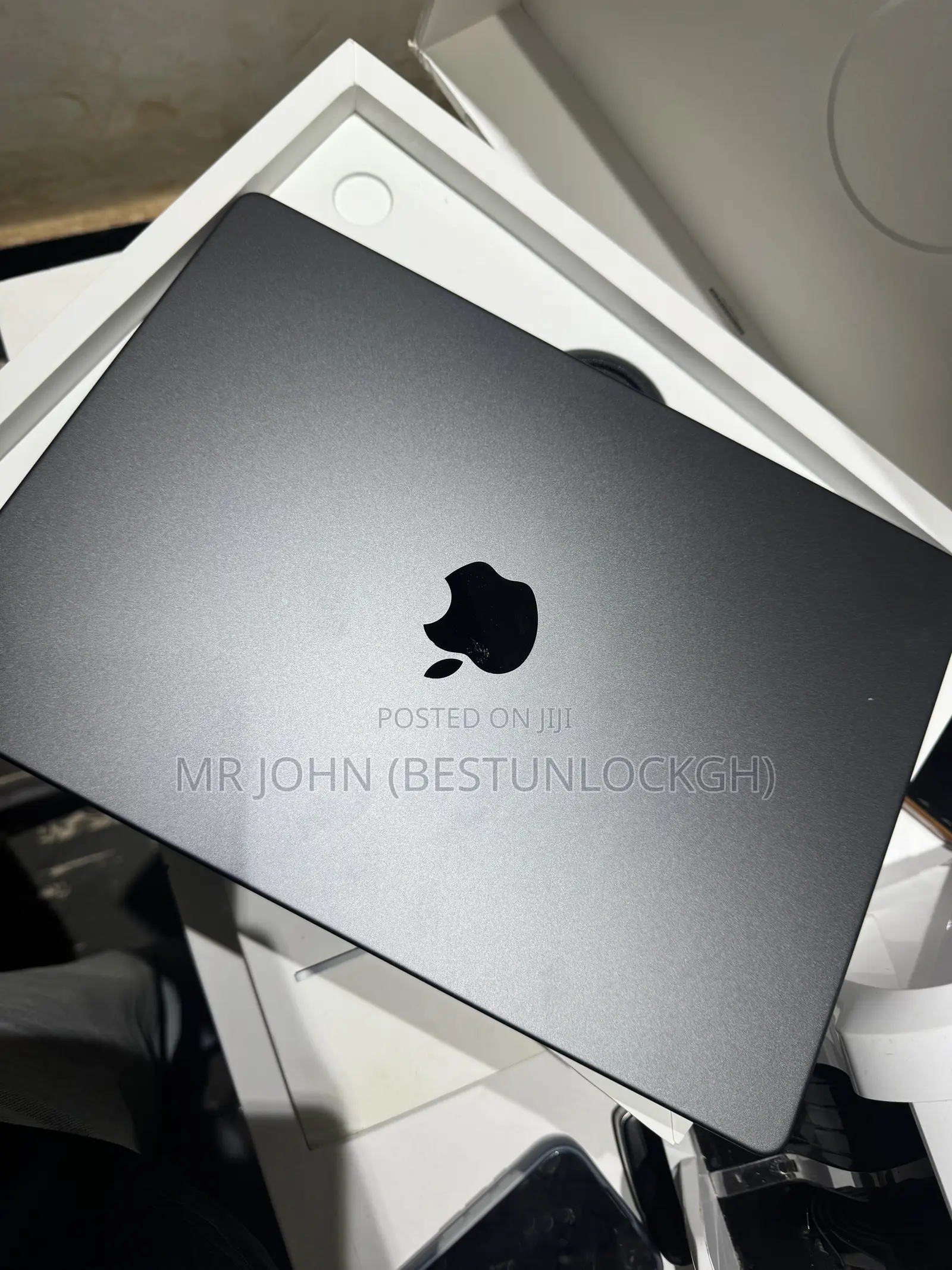 New Laptop Apple MacBook Pro 2025 M5 16GB Apple M5 SSD 512GB