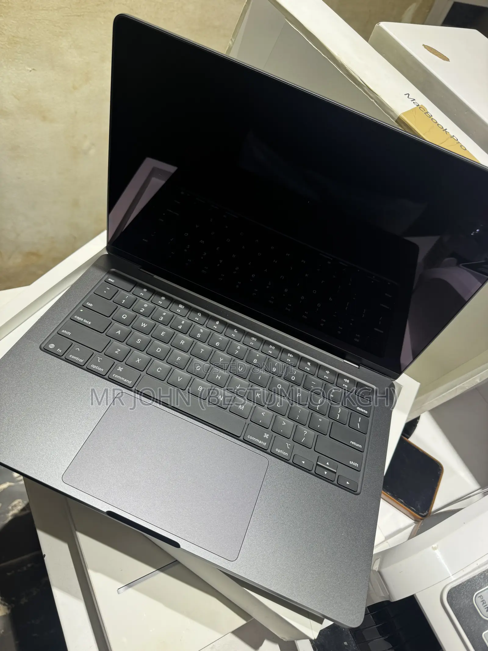 New Laptop Apple MacBook Pro 2025 M5 16GB Apple M5 SSD 512GB