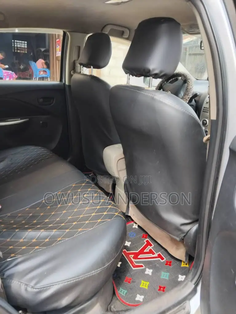 Toyota Belta 2010 Silver