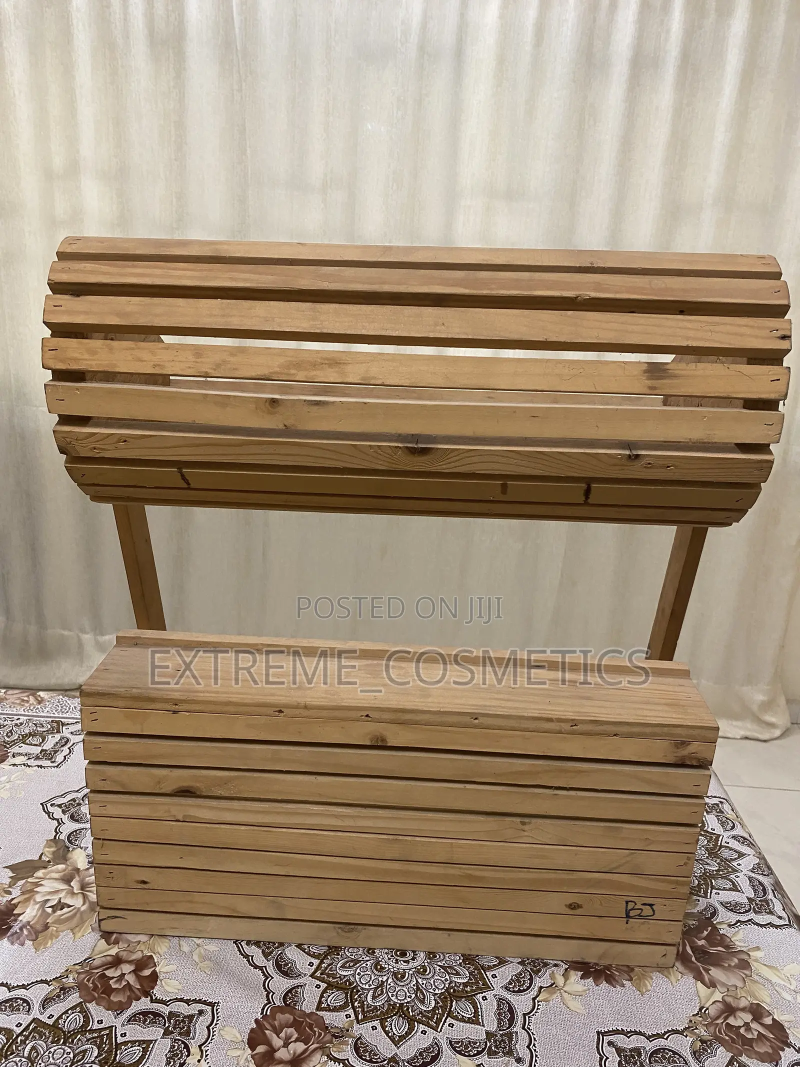 Crate-Style 2-Tier Display Stand