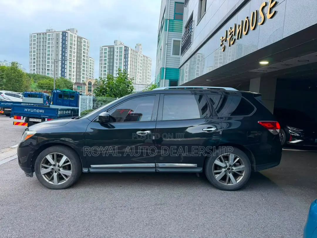Nissan Pathfinder Platinum 4dr SUV (3.5L 6cyl CVT) 2015 Black