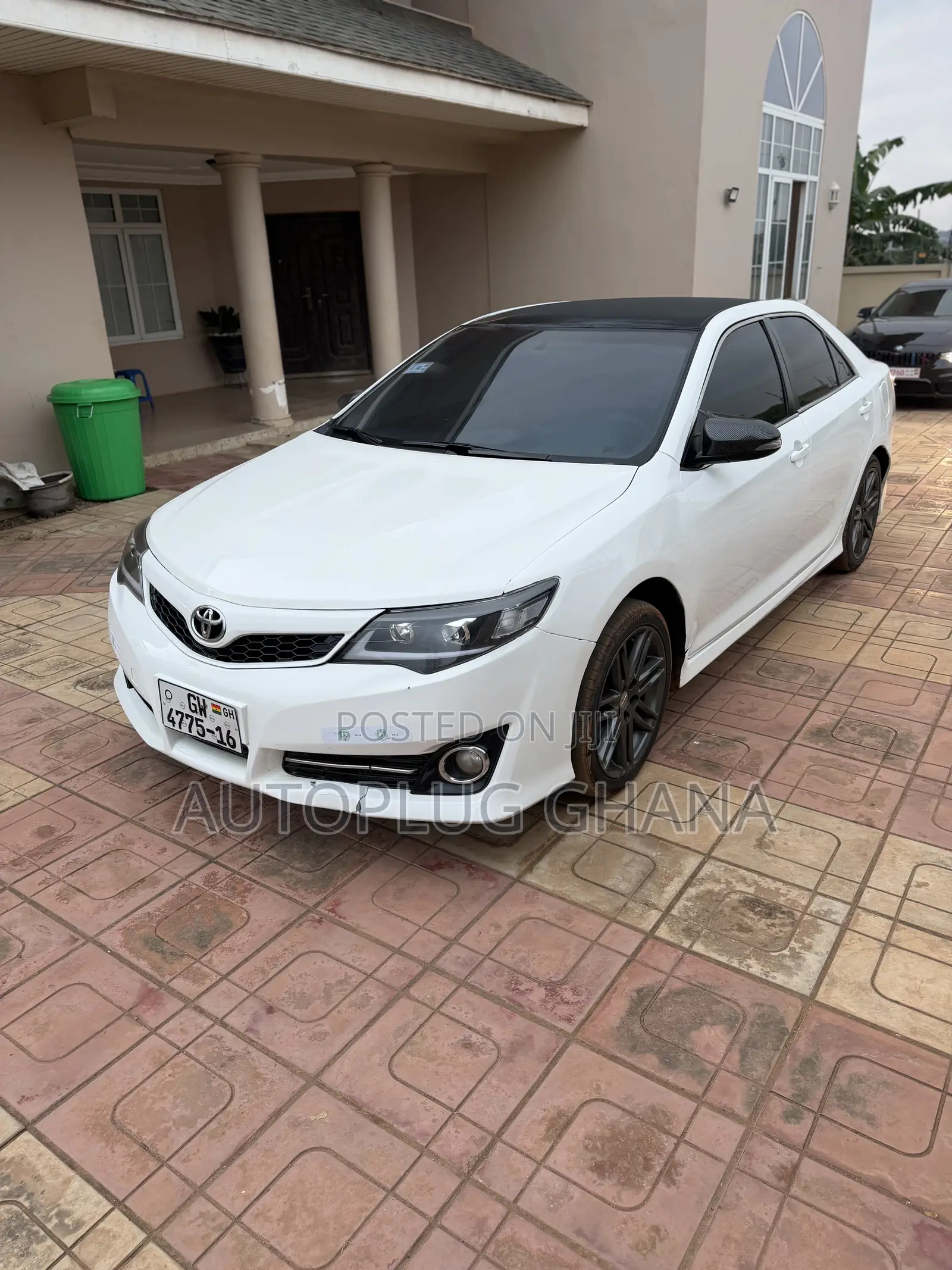 Toyota Camry SE 4dr Sedan (2.5L 4cyl 6A) 2012 White