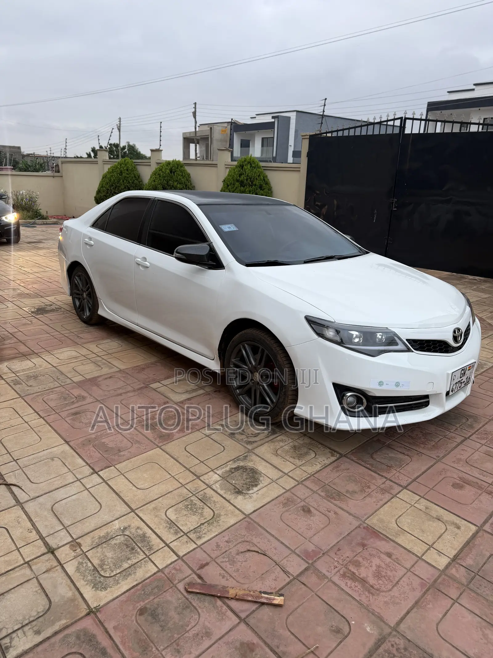 Toyota Camry SE 4dr Sedan (2.5L 4cyl 6A) 2012 White