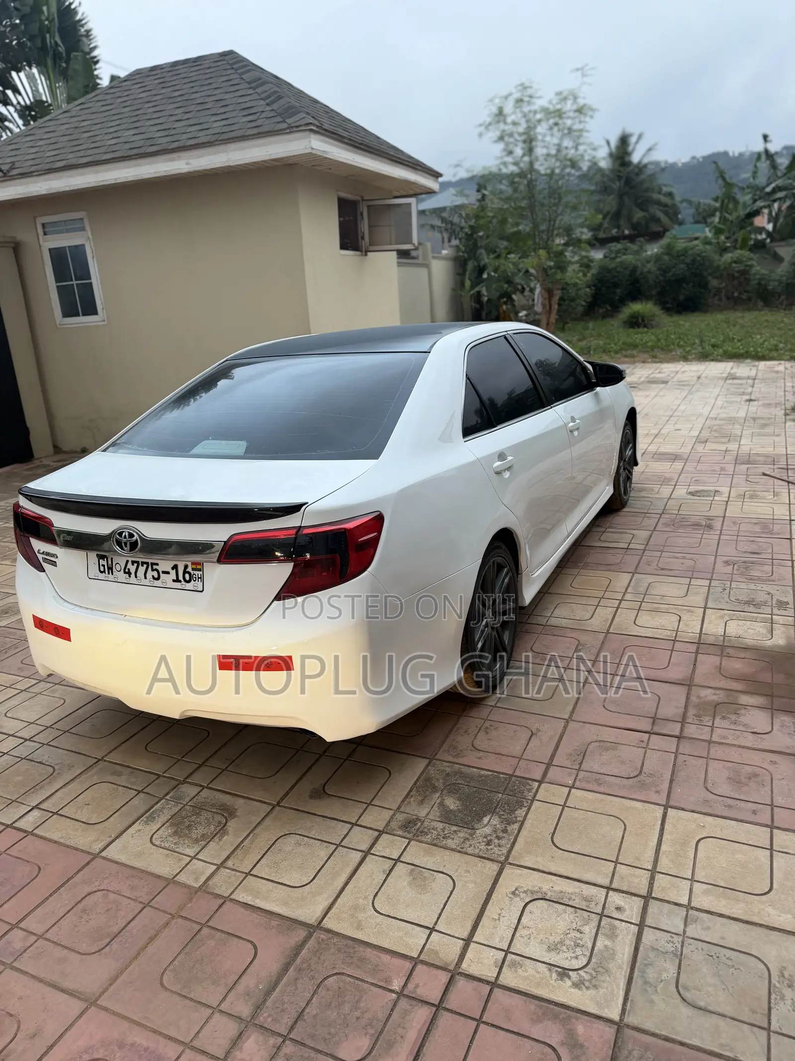 Toyota Camry SE 4dr Sedan (2.5L 4cyl 6A) 2012 White