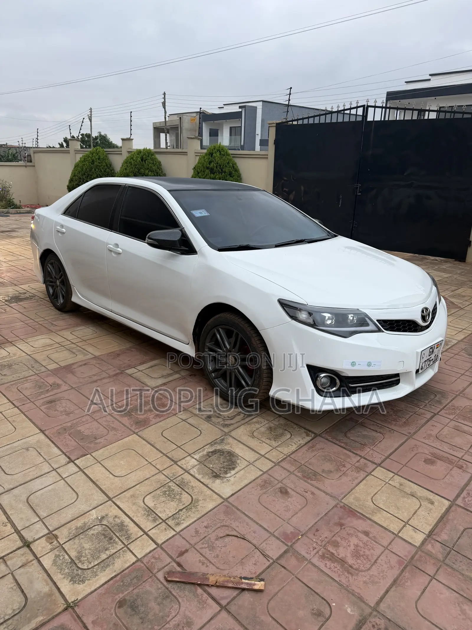 Toyota Camry SE 4dr Sedan (2.5L 4cyl 6A) 2012 White