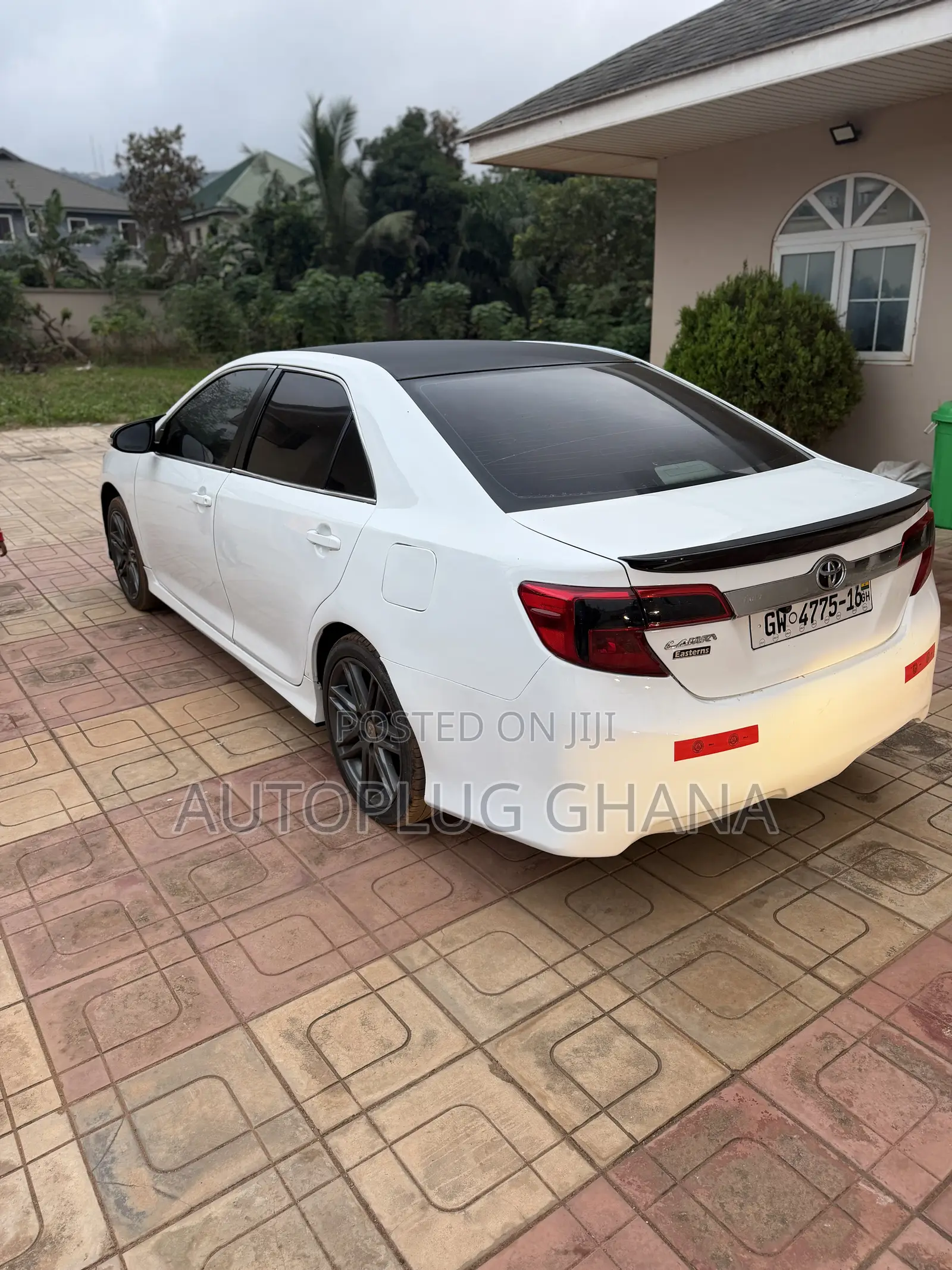 Toyota Camry SE 4dr Sedan (2.5L 4cyl 6A) 2012 White