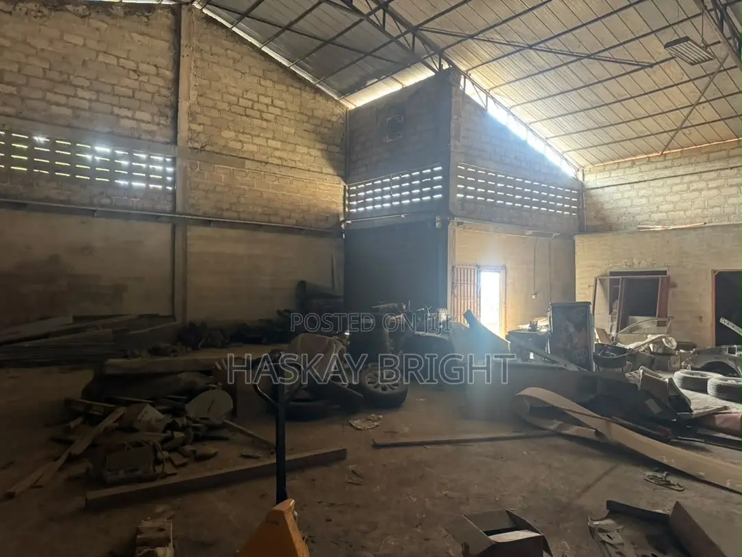 1000 SQM Warehouse for Rent at Broad Castle Junction After West Hills