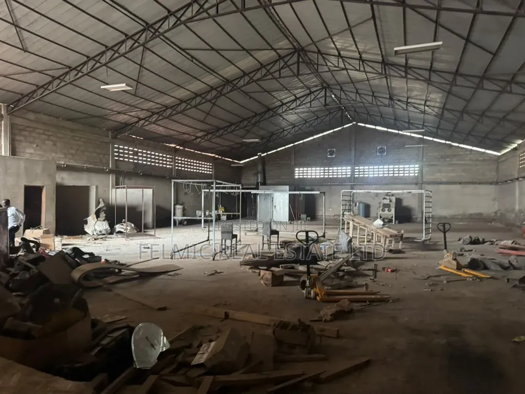 1000sm Warehouse at Broad Castle for Rent