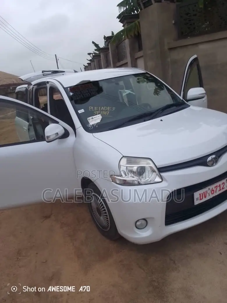 Toyota Sienta 2015 White