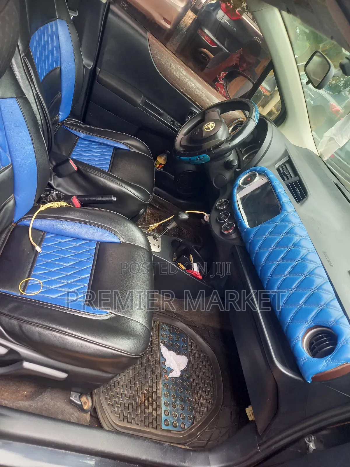 Toyota Vitz 1.3 FWD 5dr 2012 Black