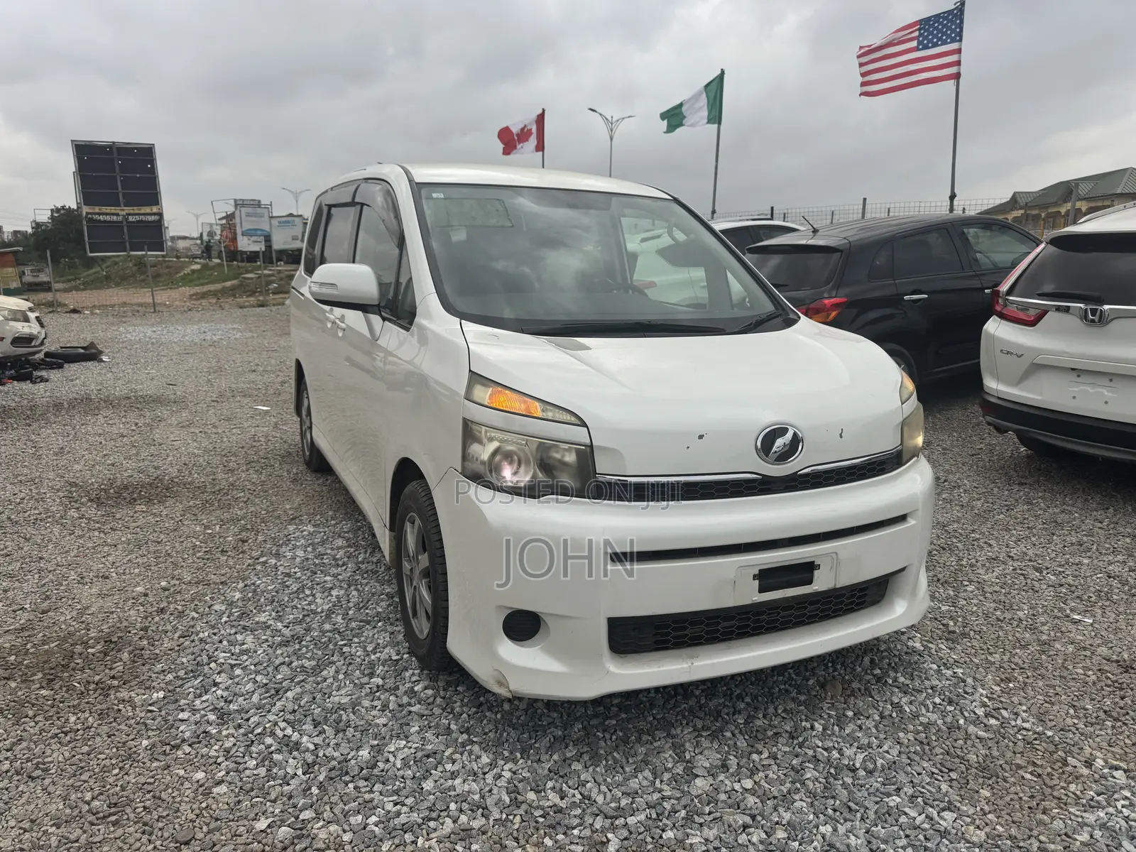 Toyota Voxy V 4WD 8-Seater 2011 White