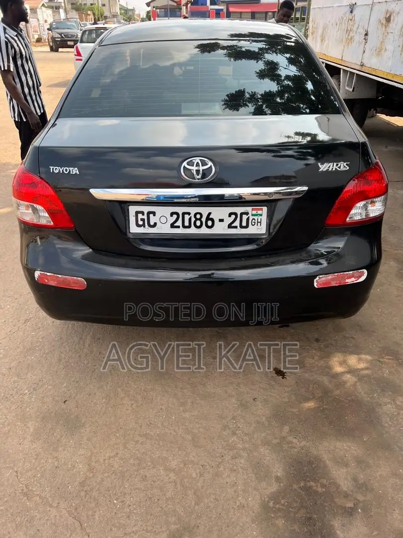 Toyota Yaris Base Sedan 4dr 2011 Black