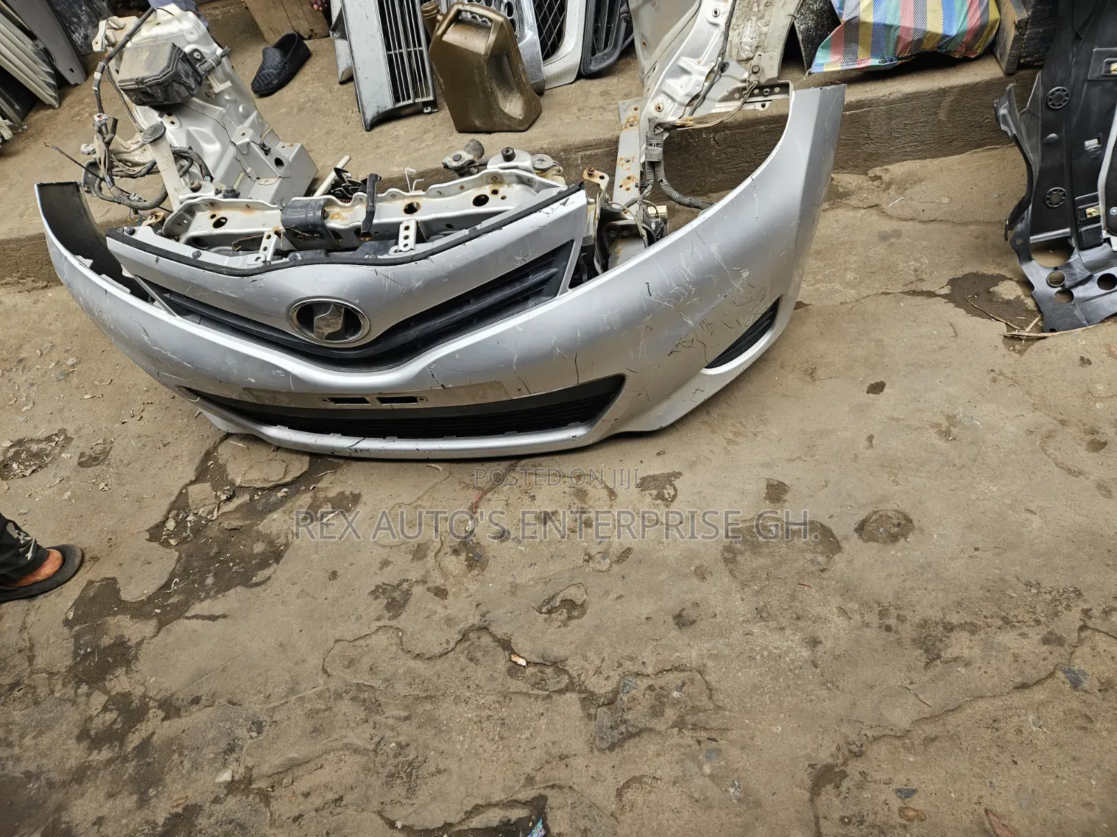 Toyota Vitz 2012/ Front Cut