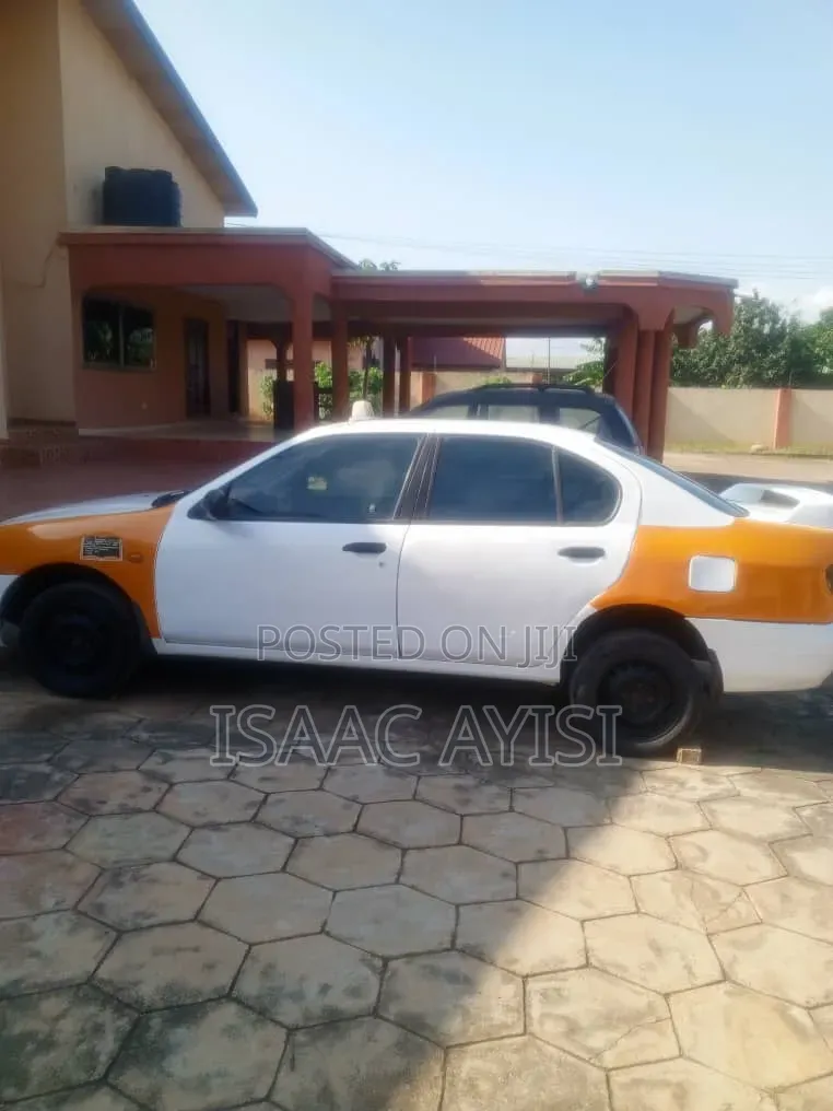 Nissan Primera 2010 White