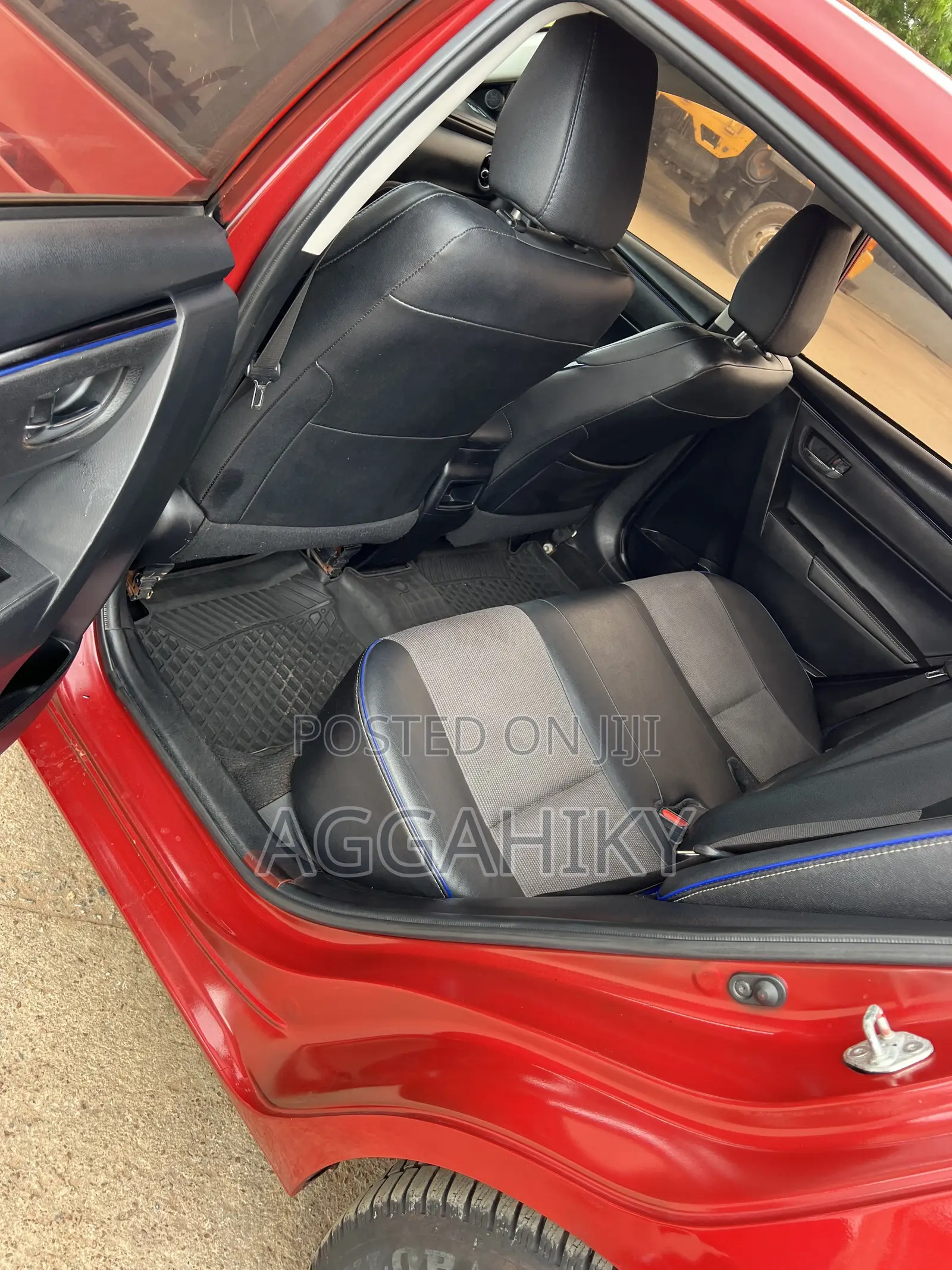 Toyota Corolla SE (1.8L 4cyl 2A) 2018 Red