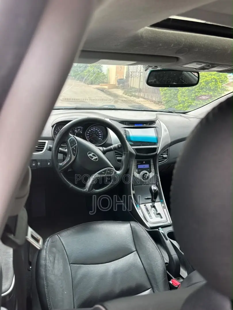 Hyundai Elantra SE 4dr Sedan (1.8L 4cyl 6M) 2014 White