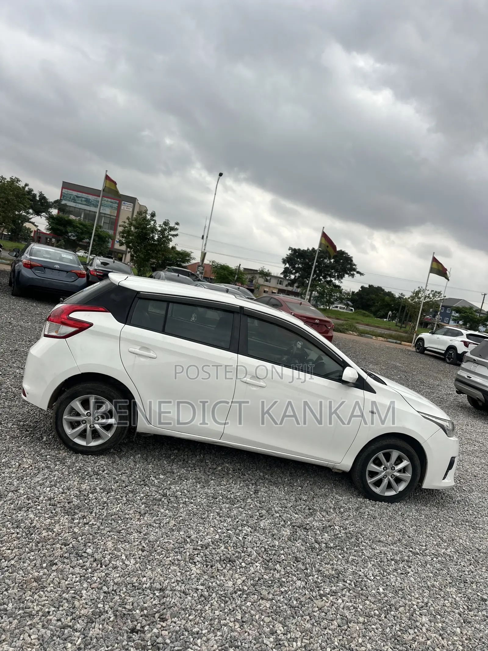 Toyota Yaris L Hatchback 5dr 2014 White